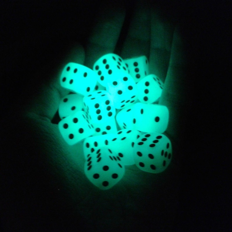 10-Pack  D6 6 Faces Dice Glow  - đánh giá và giá Board Game Yahtzee