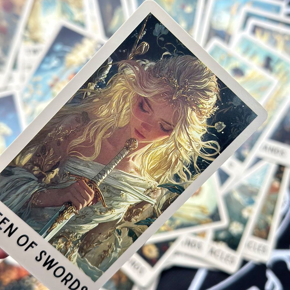 78 Enigmatic Bloom Tarot Cards - đánh giá và giá Board Game Oracle
