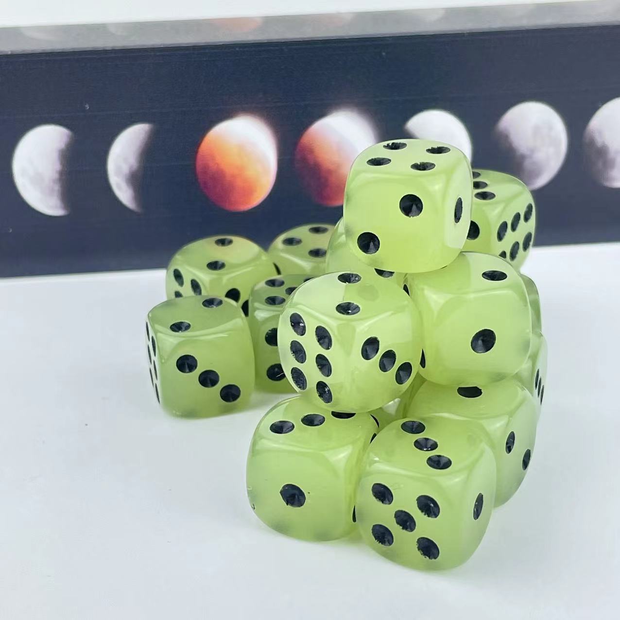 10 Pack 14mm D6 Six Sided Glow - đánh giá và giá Board Game Yahtzee