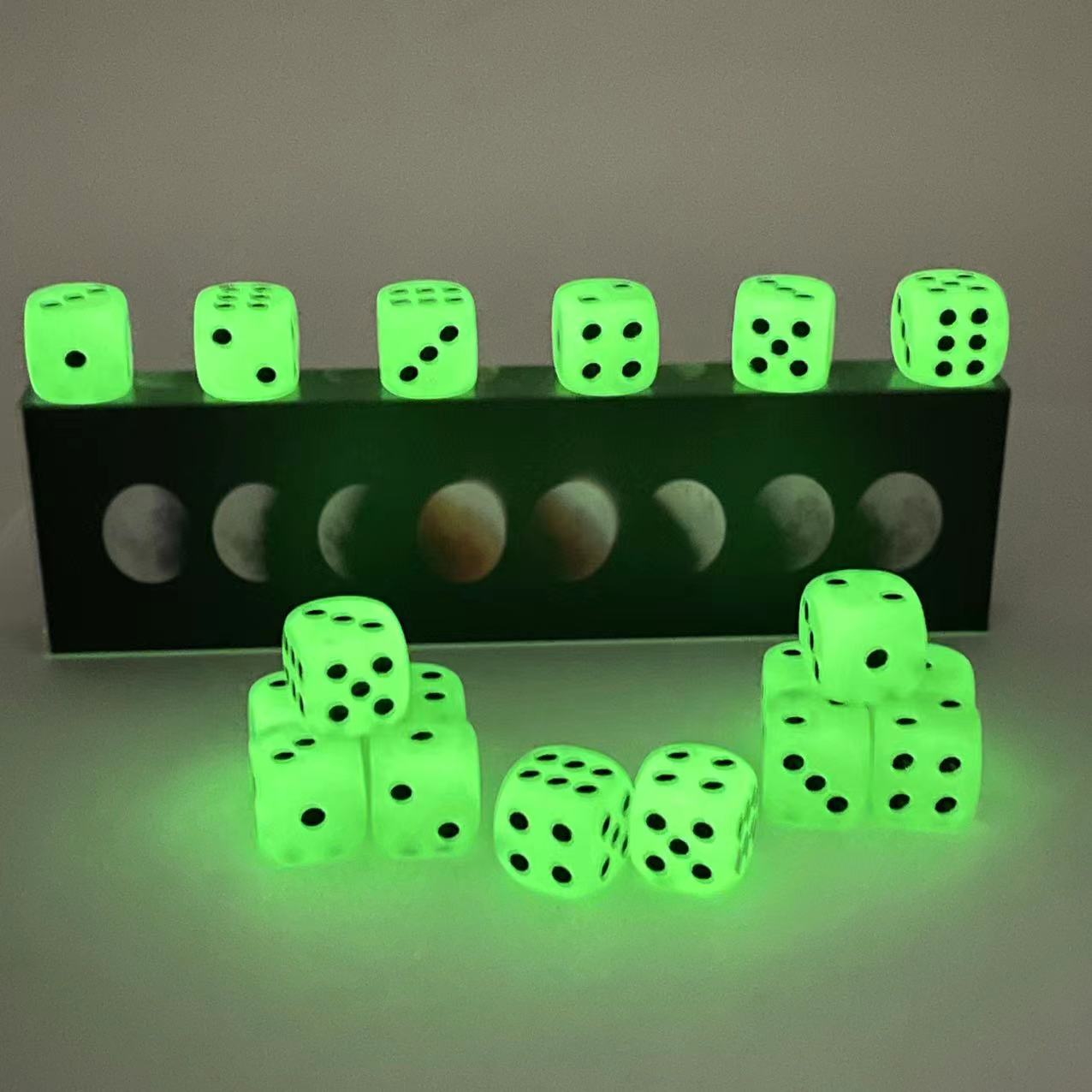 10 Pack 14mm D6 Six Sided Glow - đánh giá và giá Board Game Yahtzee